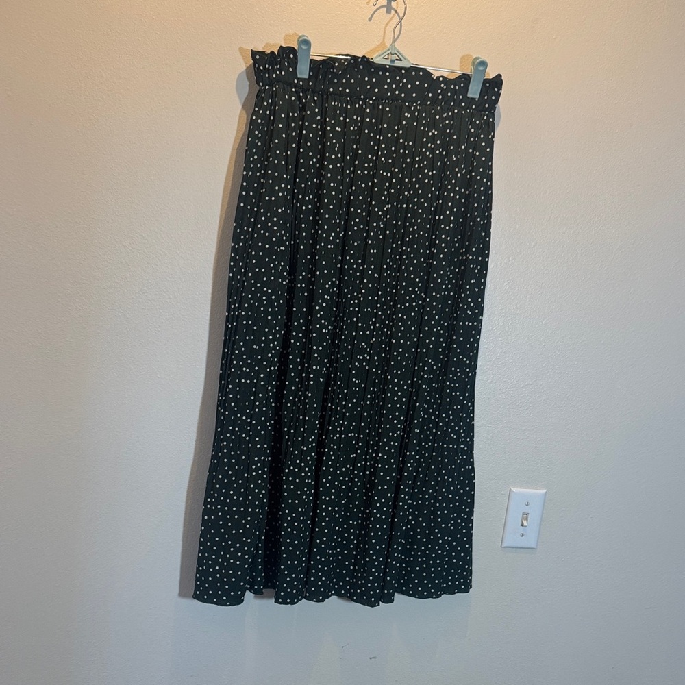 Dark Green Polka Dot Midi Skirt w/ pockets!!